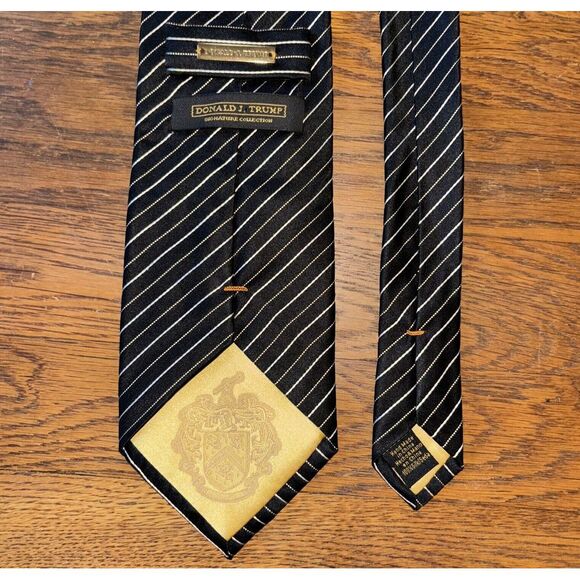 Donald Trump Signature Collection Men's Black Gray Gold Striped Tie 100% Silk - Picture 2 of 2